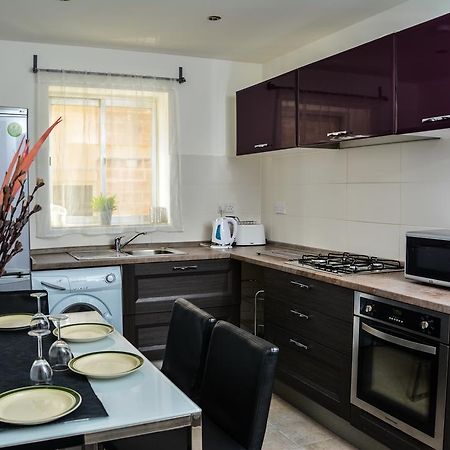 Pinewood Apartment Saint Julian's Phòng bức ảnh