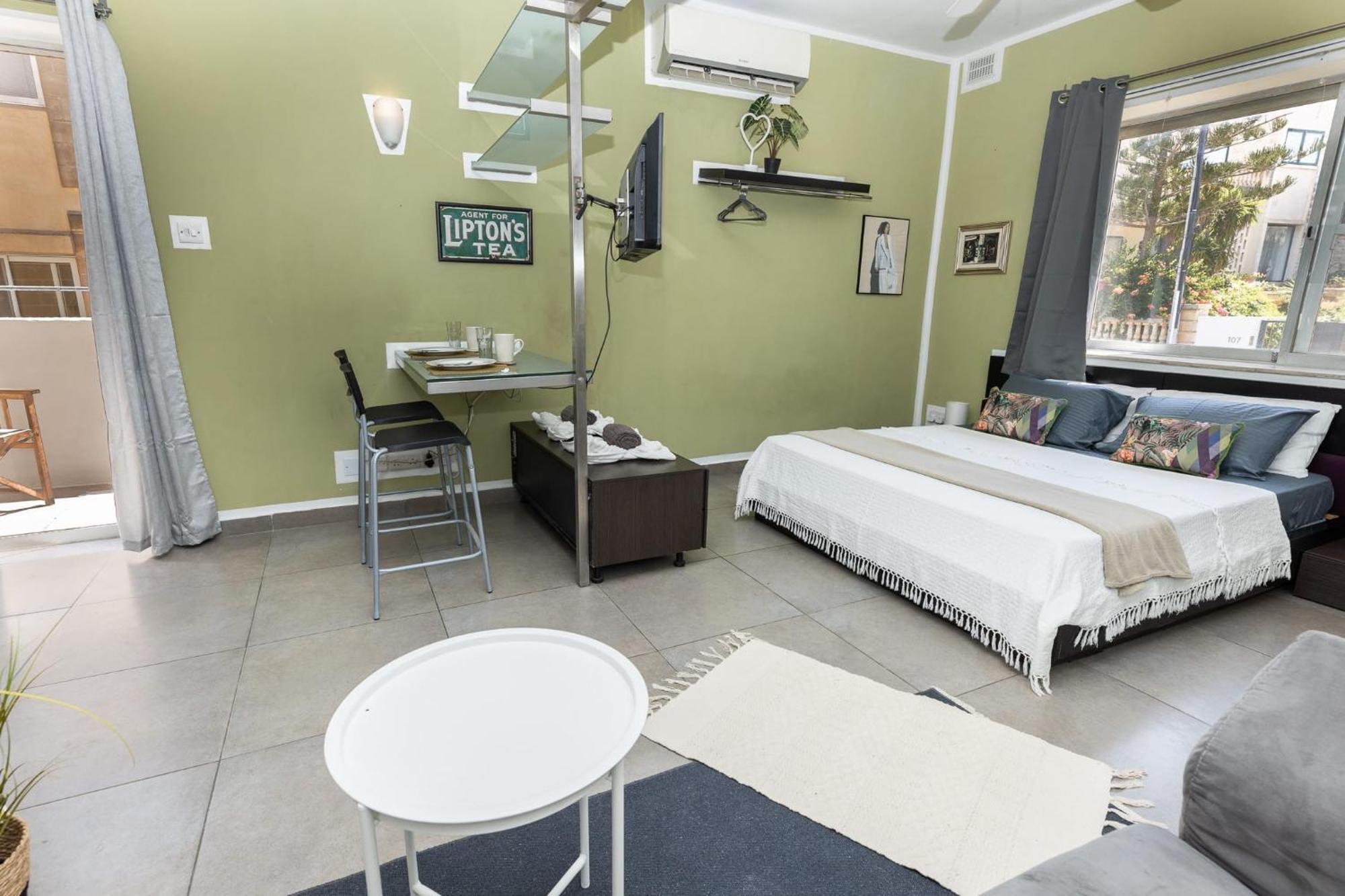 Pinewood Apartment Saint Julian's Ngoại thất bức ảnh