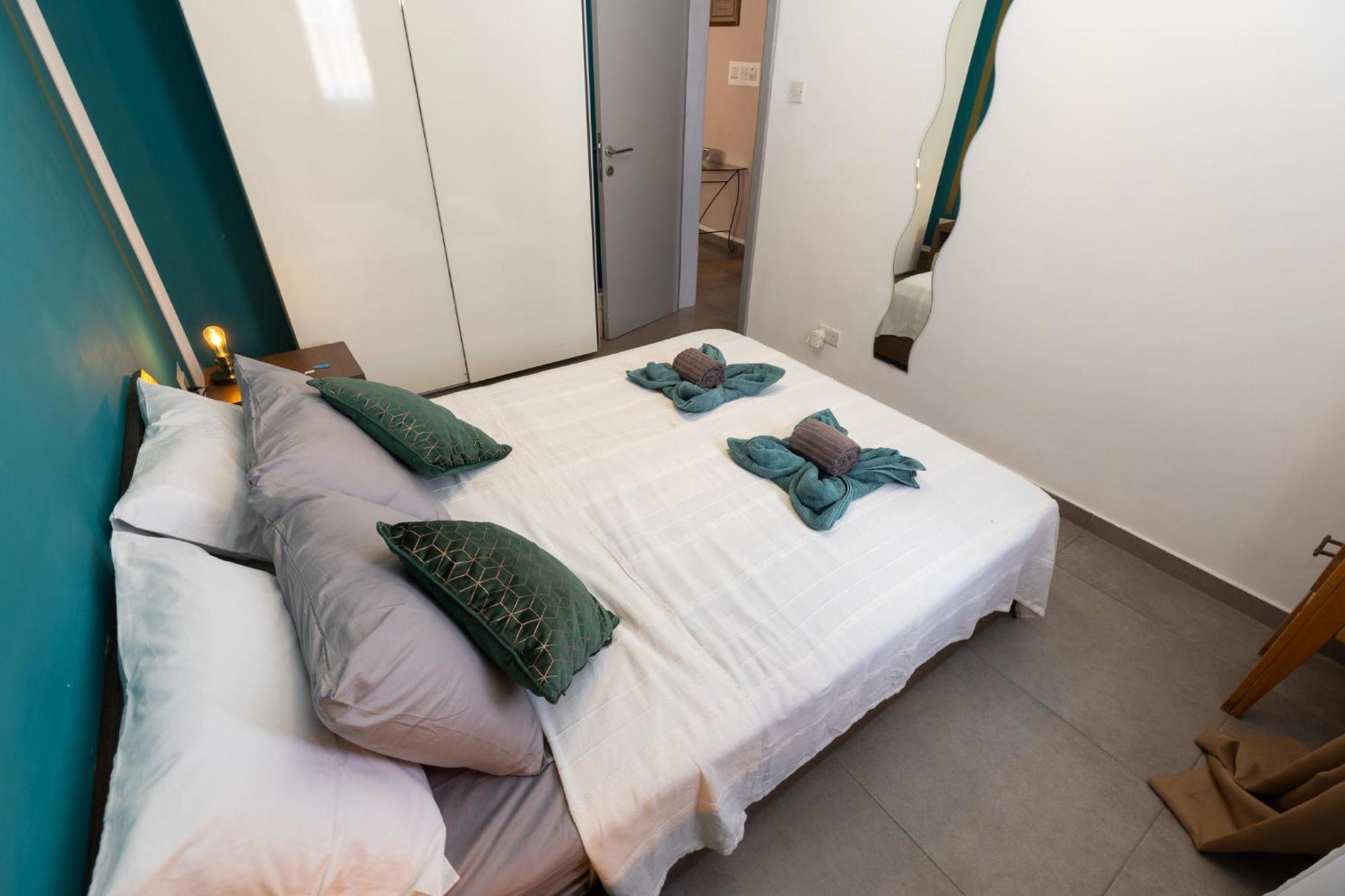 Pinewood Apartment Saint Julian's Ngoại thất bức ảnh