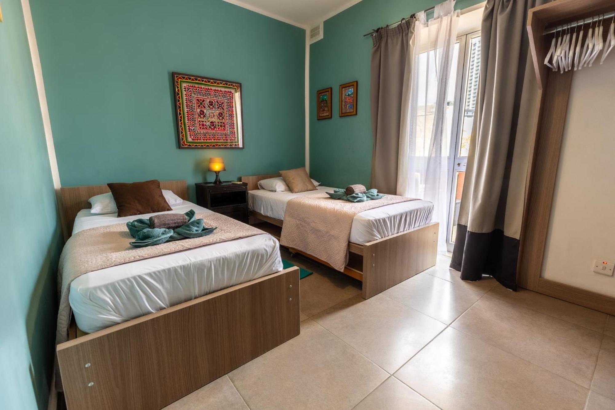 Pinewood Apartment Saint Julian's Ngoại thất bức ảnh