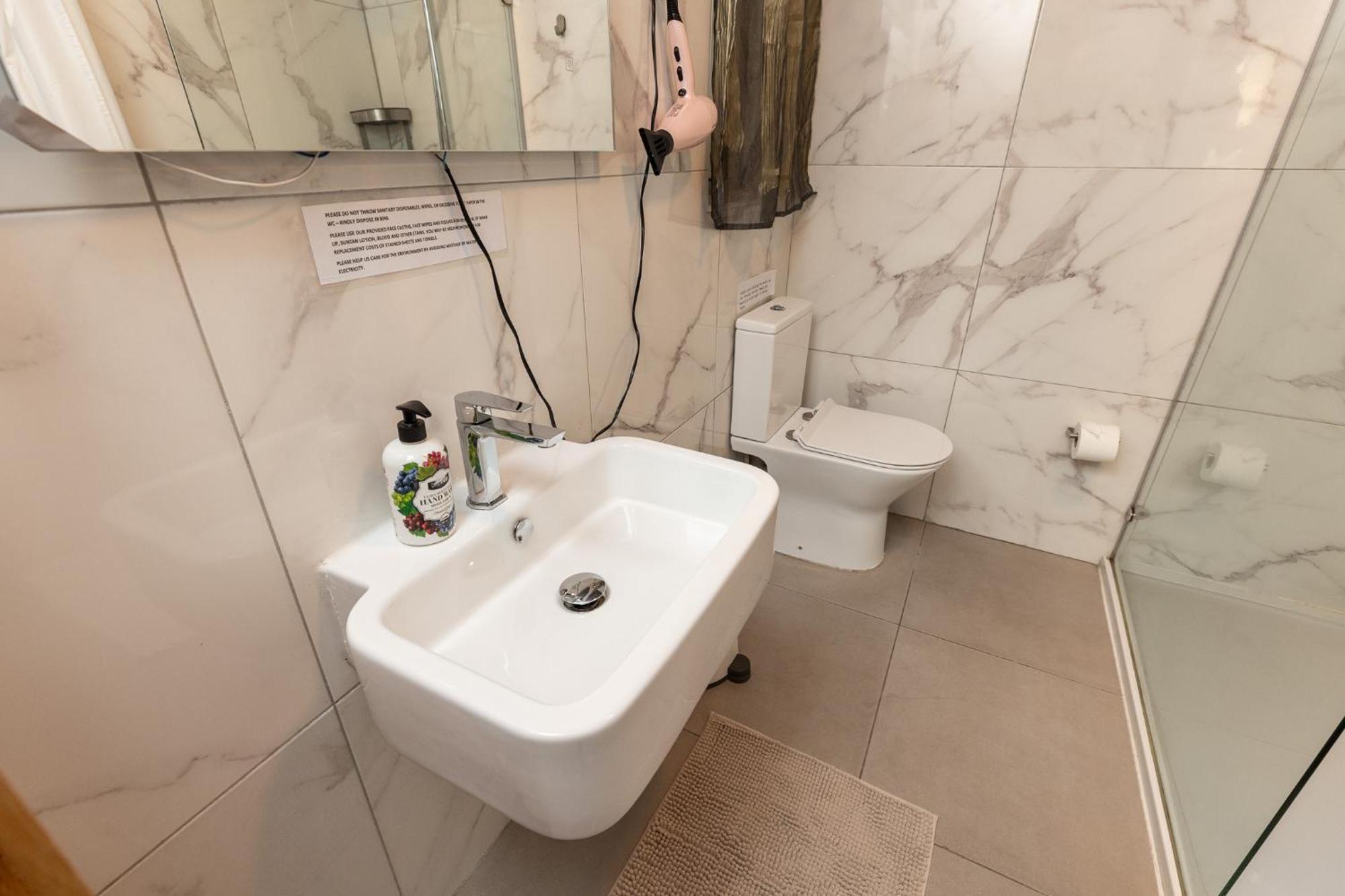 Pinewood Apartment Saint Julian's Ngoại thất bức ảnh