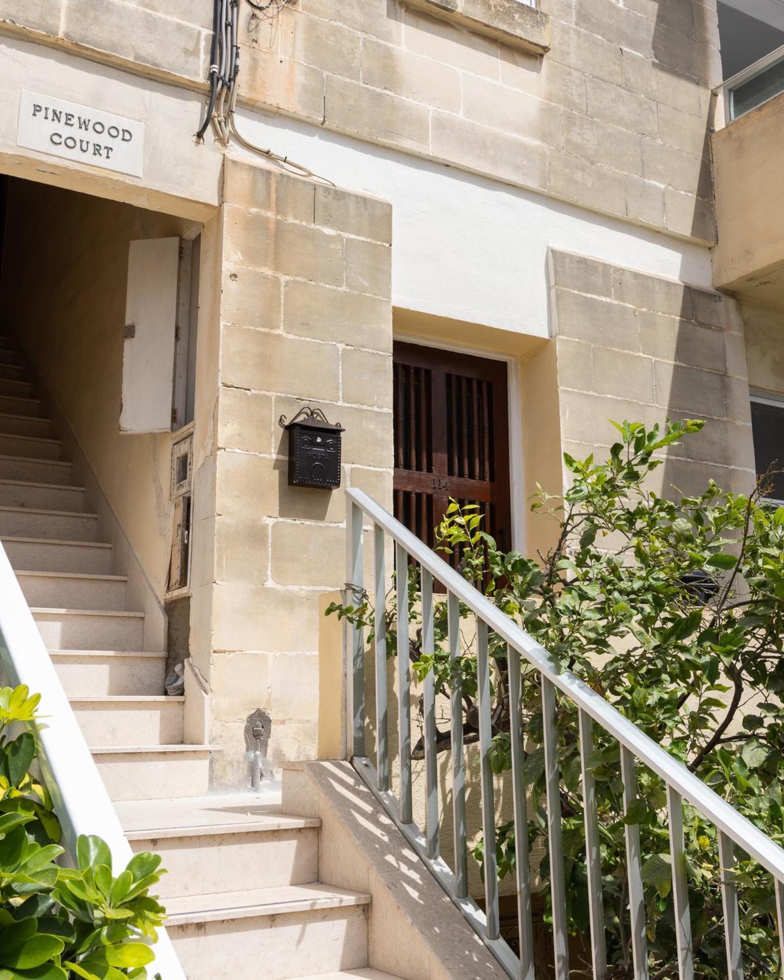 Pinewood Apartment Saint Julian's Ngoại thất bức ảnh