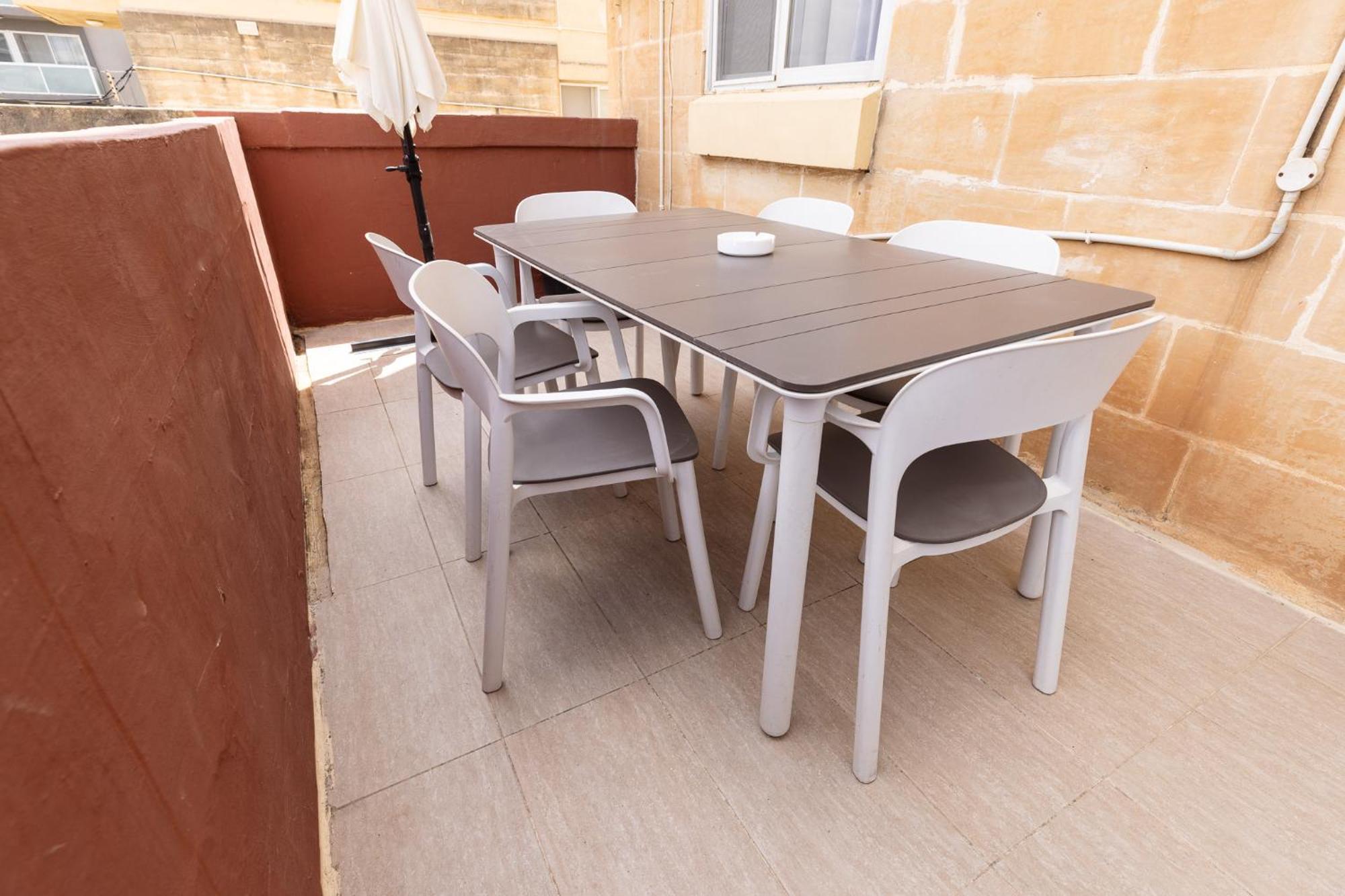 Pinewood Apartment Saint Julian's Ngoại thất bức ảnh