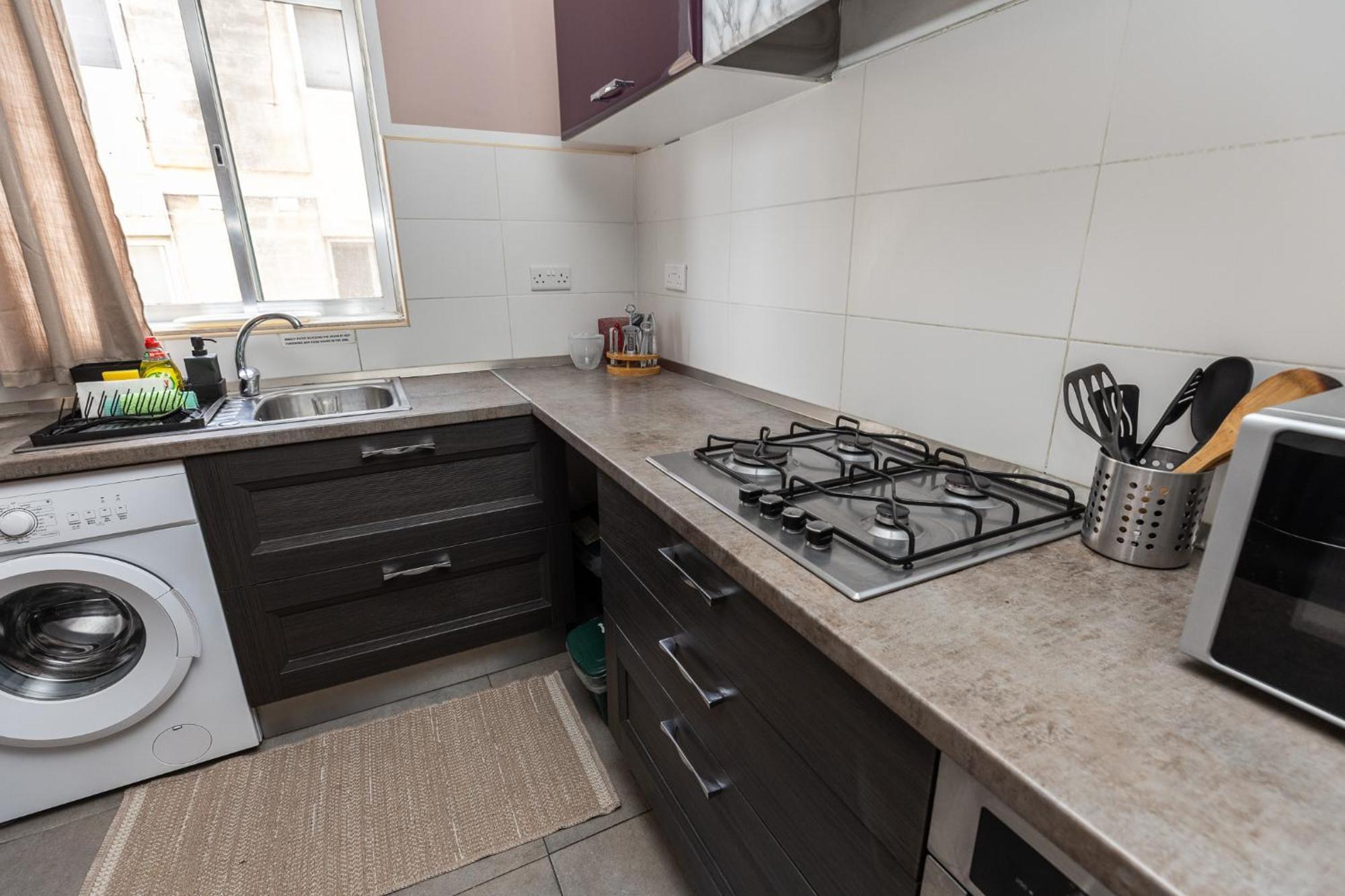 Pinewood Apartment Saint Julian's Ngoại thất bức ảnh