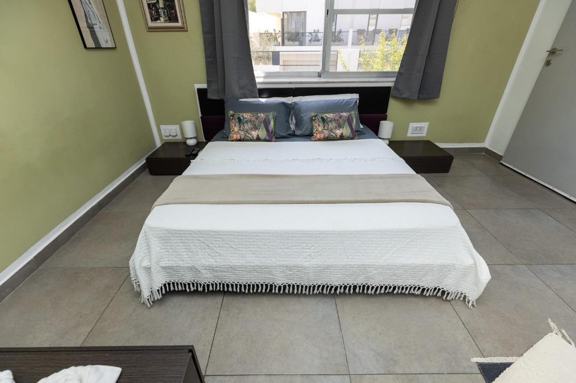 Pinewood Apartment Saint Julian's Ngoại thất bức ảnh