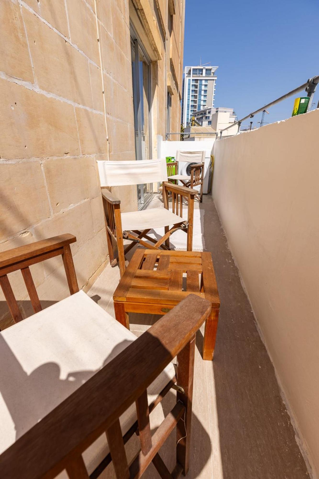 Pinewood Apartment Saint Julian's Ngoại thất bức ảnh
