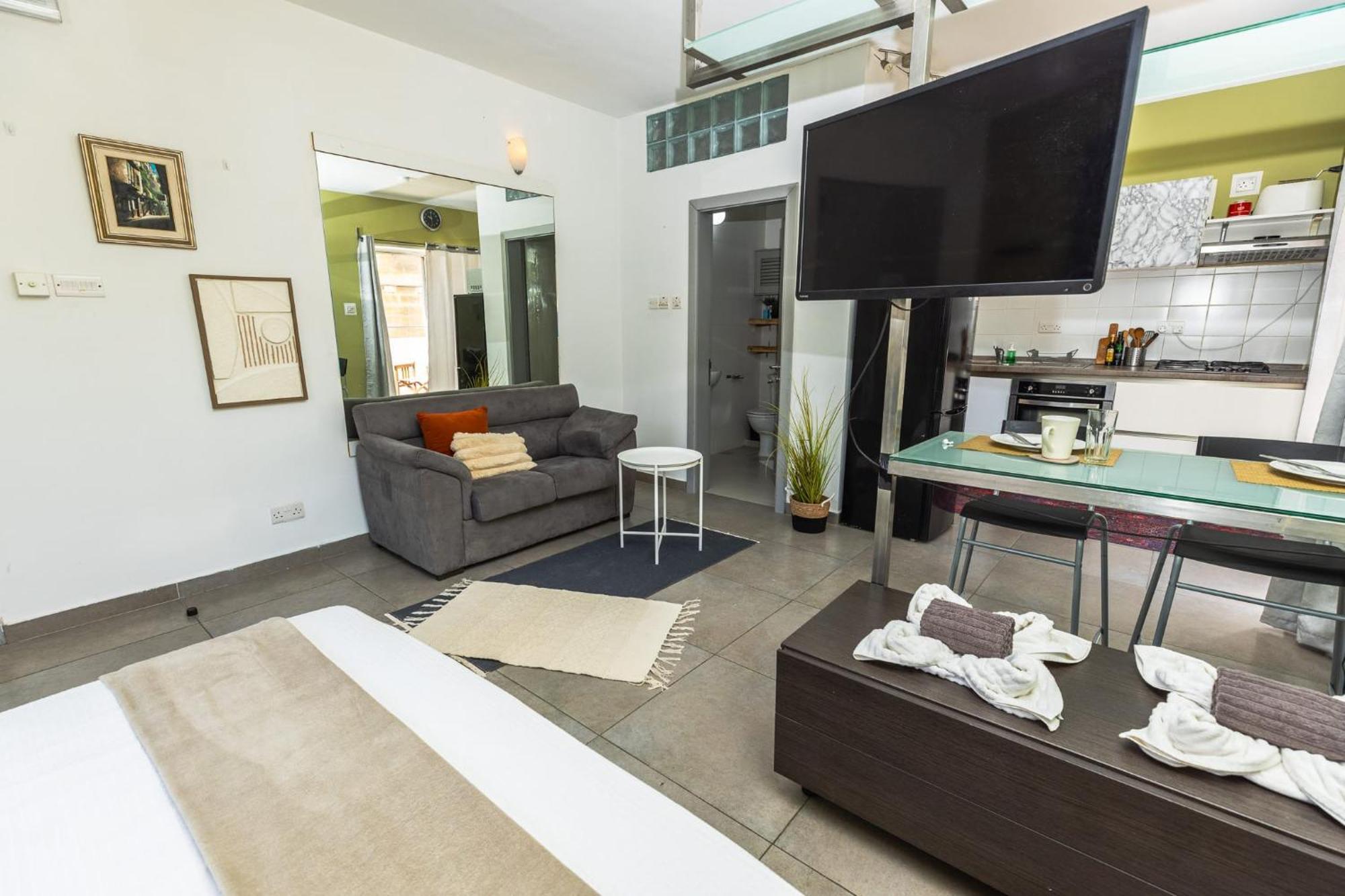 Pinewood Apartment Saint Julian's Ngoại thất bức ảnh
