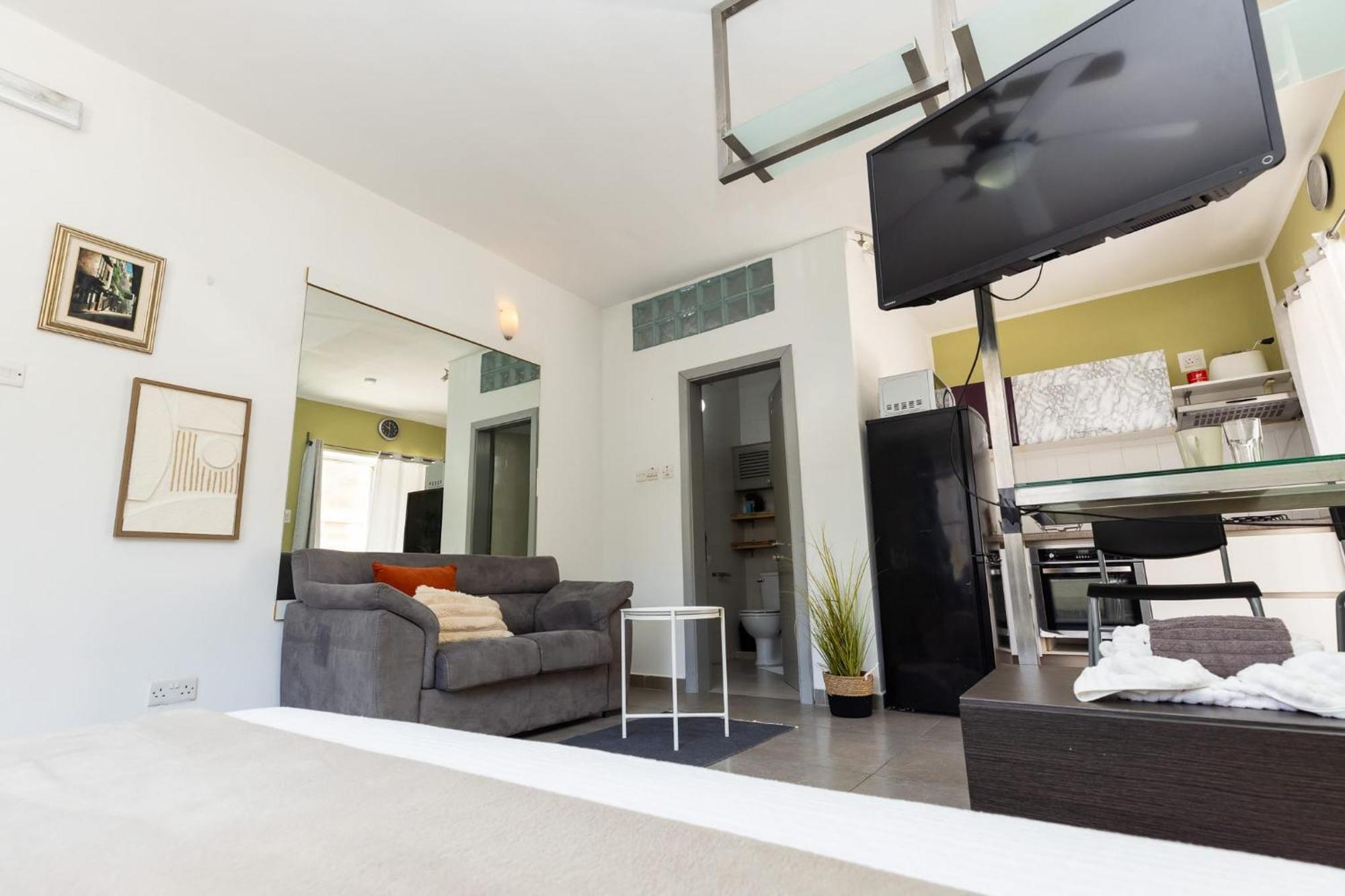 Pinewood Apartment Saint Julian's Ngoại thất bức ảnh