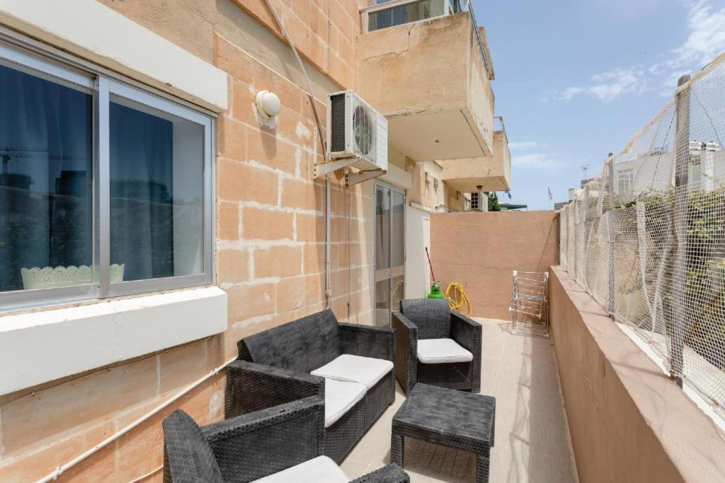 Pinewood Apartment Saint Julian's Ngoại thất bức ảnh