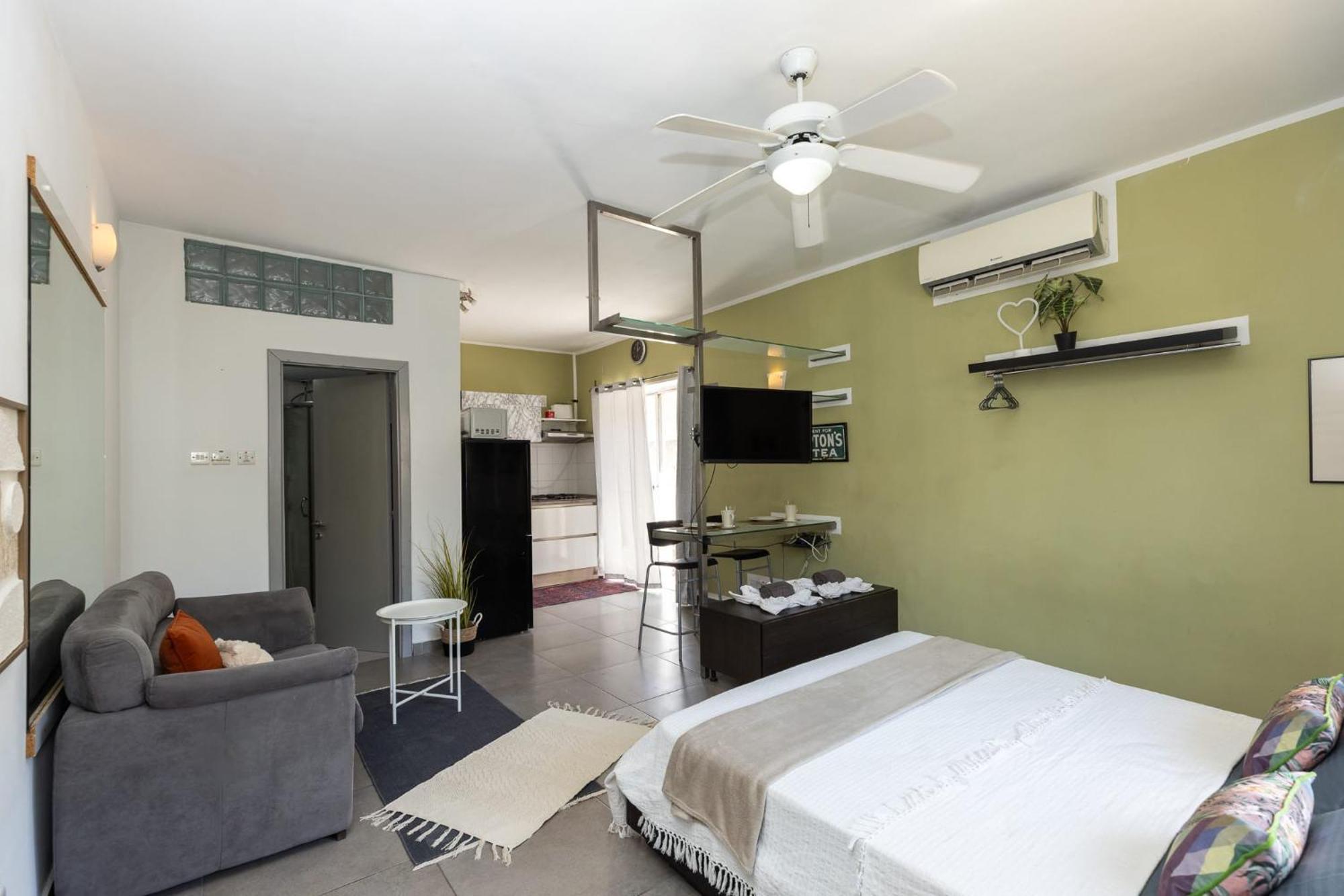 Pinewood Apartment Saint Julian's Ngoại thất bức ảnh