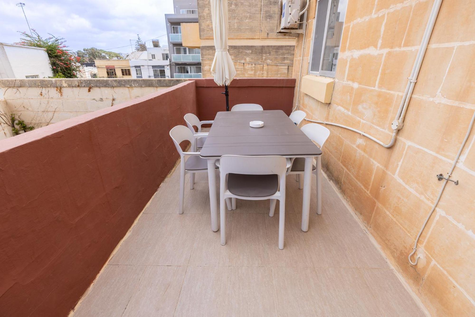 Pinewood Apartment Saint Julian's Ngoại thất bức ảnh