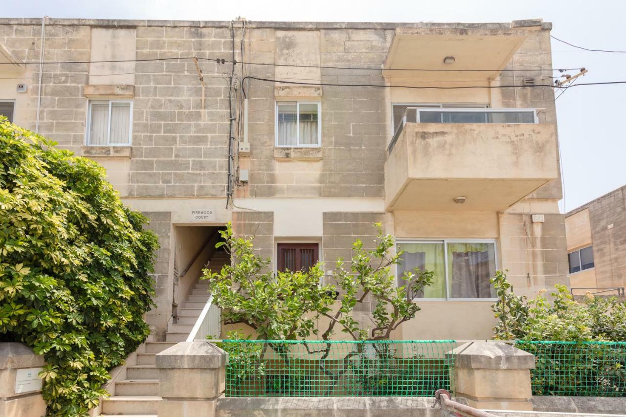 Pinewood Apartment Saint Julian's Ngoại thất bức ảnh