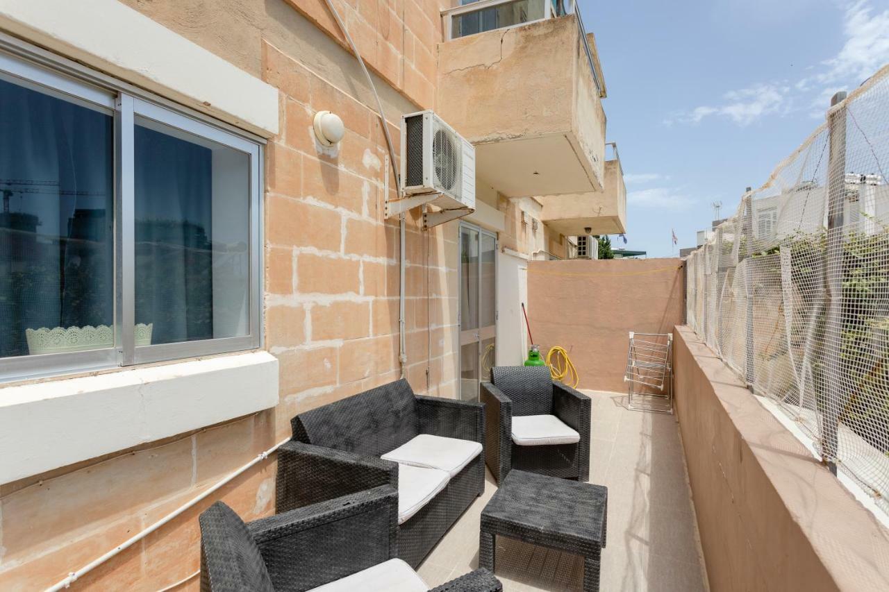 Pinewood Apartment Saint Julian's Ngoại thất bức ảnh